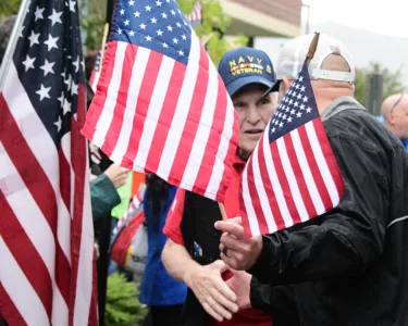 Welcome home: Community celebrates return of veterans from trip to D.C.